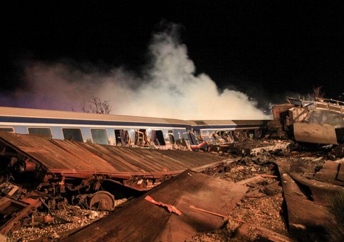 СМИ: начальник вокзала в Греции направил навстречу друг другу столкнувшиеся поезда