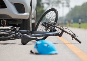 Bakıda avtomobilin vurduğu velosipedçi ölüb