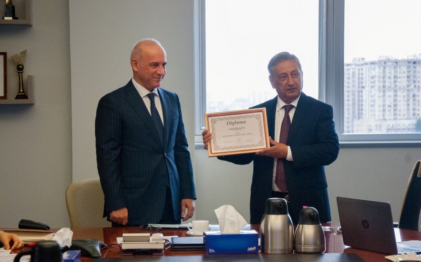 ​Президент Azercell удостоен звания академика Международной академии связи