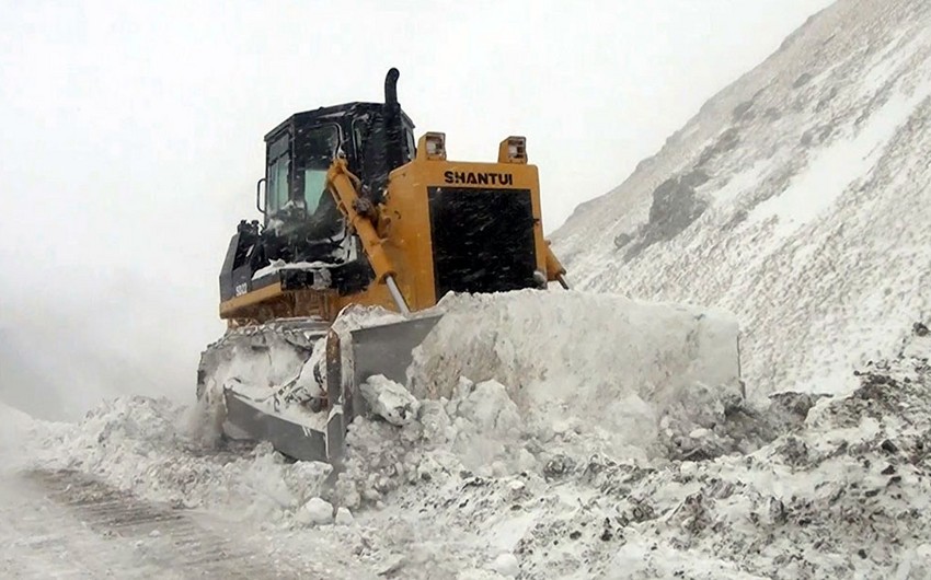 Supply roads in liberated territories cleared of snow cover