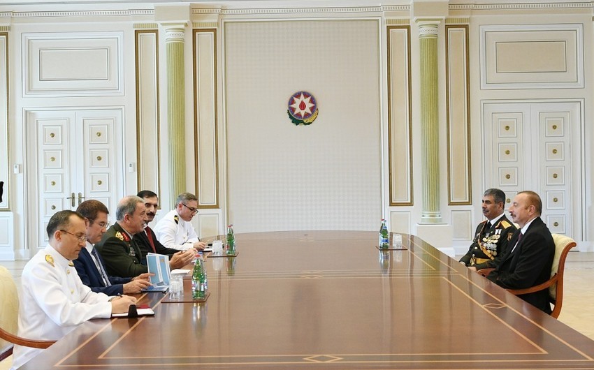 Президент Ильхам Алиев принял начальника Генштаба Вооруженных сил и министра обороны Турции