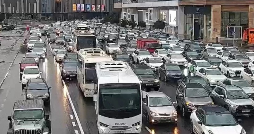 Bakıda tıxac olan yollar açıqlanıb - SİYAHI