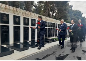 Turkish minister of justice visits Alley of Honor, Alley of Martyrs in Baku