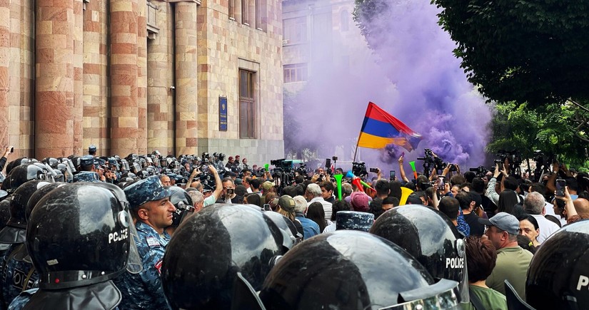 Mass arrests sweep Armenia amid ongoing protests