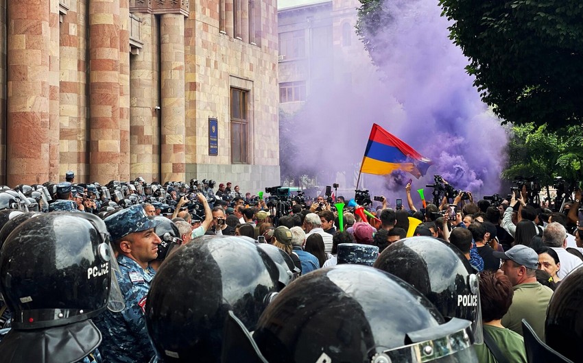 Ermənistanda etirazçıların kütləvi həbsinə başlanılıb