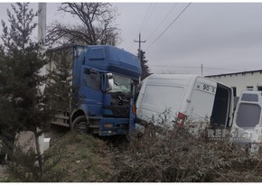 В Хачмазе столкнулись два грузовика, есть погибший и раненые