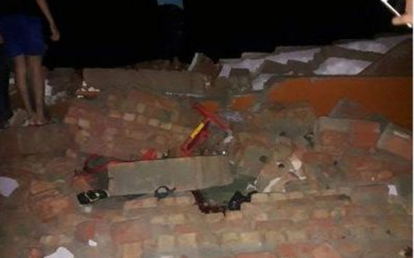 В Индии при обрушении стены во время свадьбы погибли более 20 человек