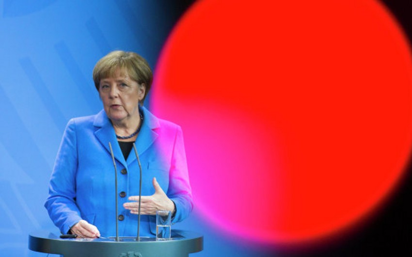 Меркель обсудит с коллегой из Австрии действия ЕС по мигрантам