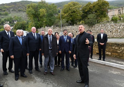 Президент Азербайджана встретился с представителями общественности Ходжавендского района