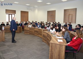 Assistant to First Vice-President of Azerbaijan holds master class at Baku Higher Oil School