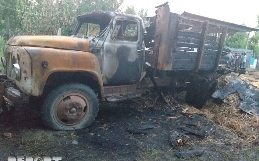 В регионе Азербайджана грузовик сгорел вместе с домом - ФОТО