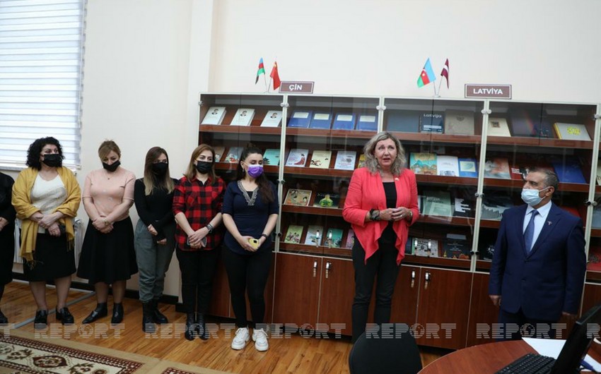 Азербайджанской национальной библиотеке подарены книги о  Латвии