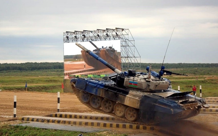 Азербайджанские танкисты вышли в полуфинал конкурса Танковый биатлон