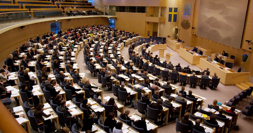 İsveç parlamenti Rusiyadan neft və qaz idxalını dayandırmağa çağırıb