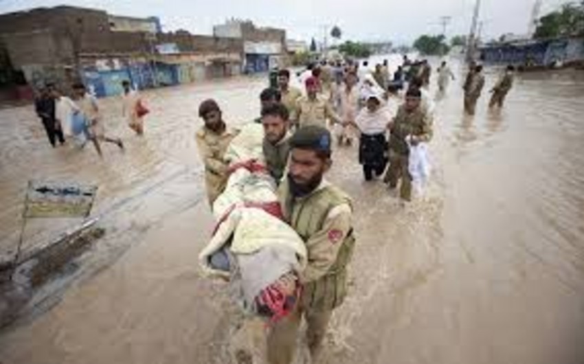 Число жертв наводнений в Пакистане превысило 80 человек