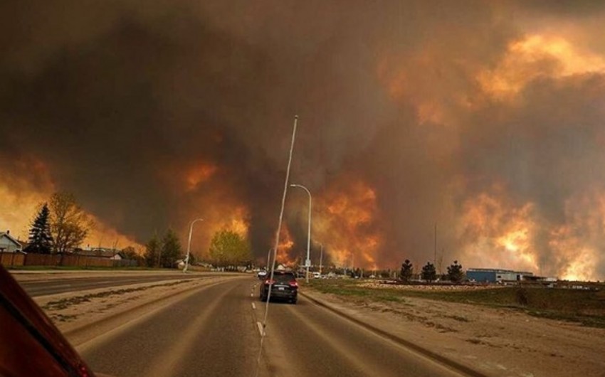 ​В регионе Канады объявлена эвакуация из-за лесных пожаров - ВИДЕО