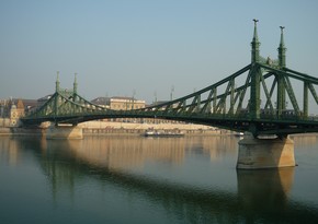 В Будапеште протестующие перекрыли мост из-за планов властей повысить налоги