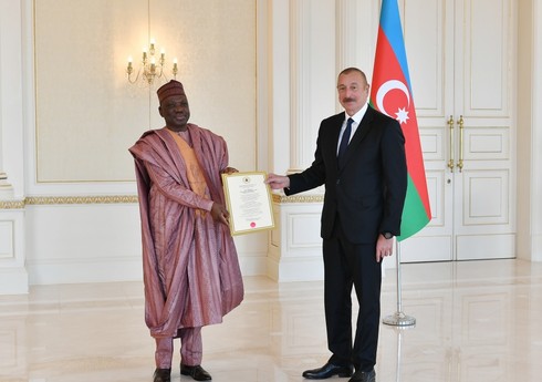 Ильхам Алиев принял верительные грамоты новоназначенного посла Нигерии