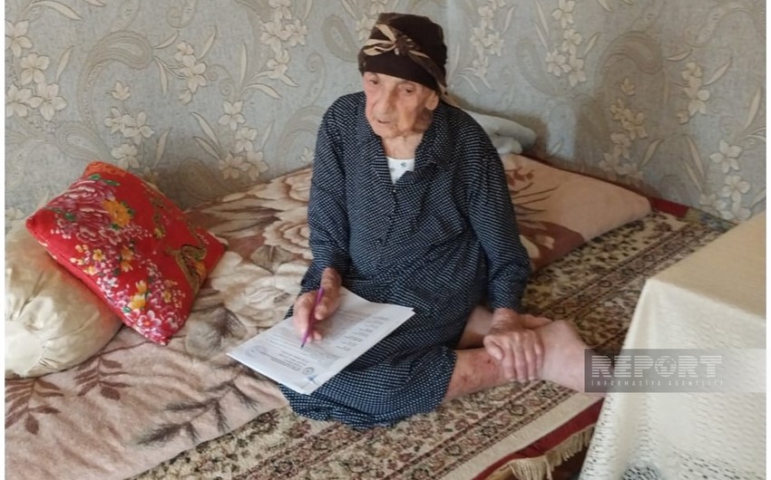 102-year-old voter casts her vote in Azerbaijan’s parliamentary elections