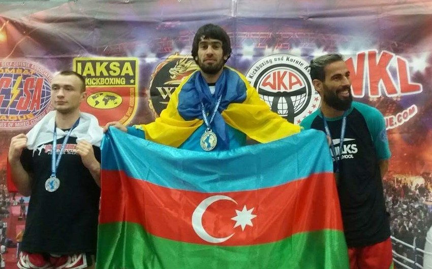 Победитель Чемпионата мира по кикбоксингу поднял азербайджанский флаг в Италии - ВИДЕО