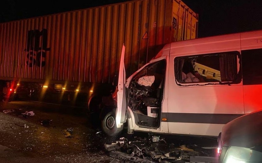 Meksikada sərnişin avtobusu TIR-la toqquşub, 10 nəfər ölüb