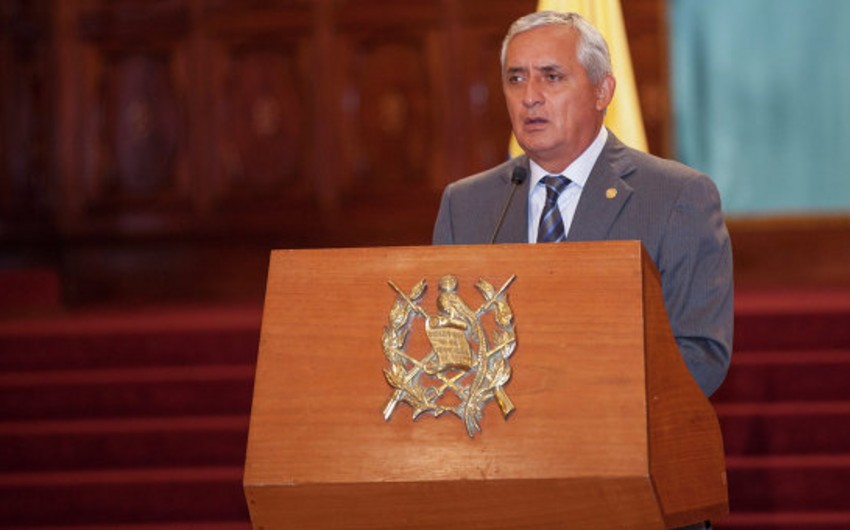 Qvatemala parlamenti korrupsiyada ittiham olunan prezidentin istefasını qəbul edib