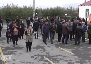 В Хачмазе прошла акция в знак протеста совершенным директором школы действиям сексуального характера в отношении ученицы 6-го класса - ВИДЕОРЕПОРТАЖ