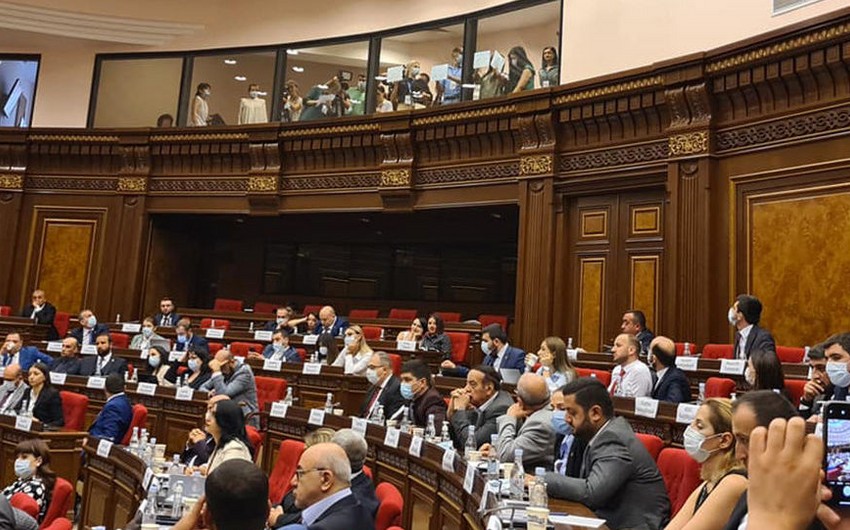Journalists stage protest in Armenian parliament