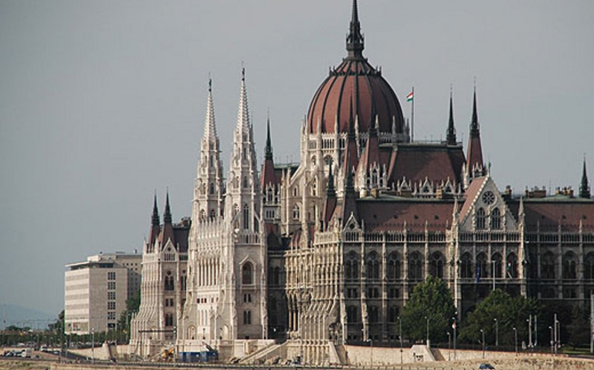 Hungarian Premier Viktor Orban loses super-majority in parliament