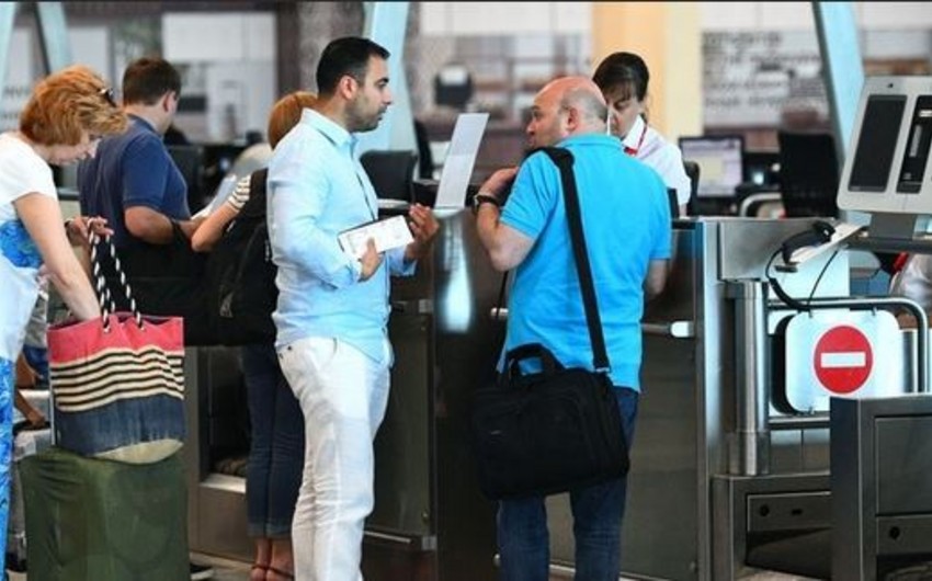 Около 500 россиян вернулись домой из Азербайджана