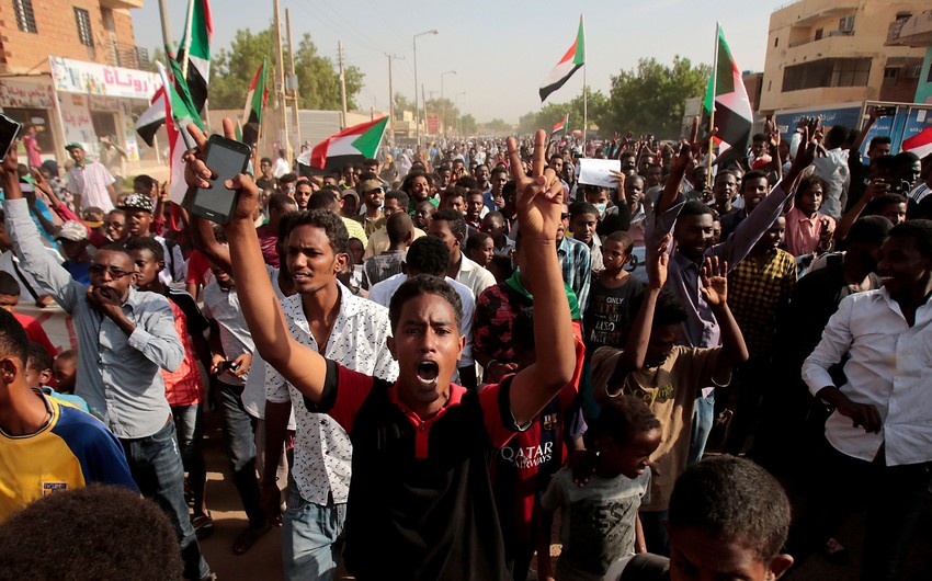 Sudanda nümayişlər zamanı atışma olub, ölənlər və yaralananlar var