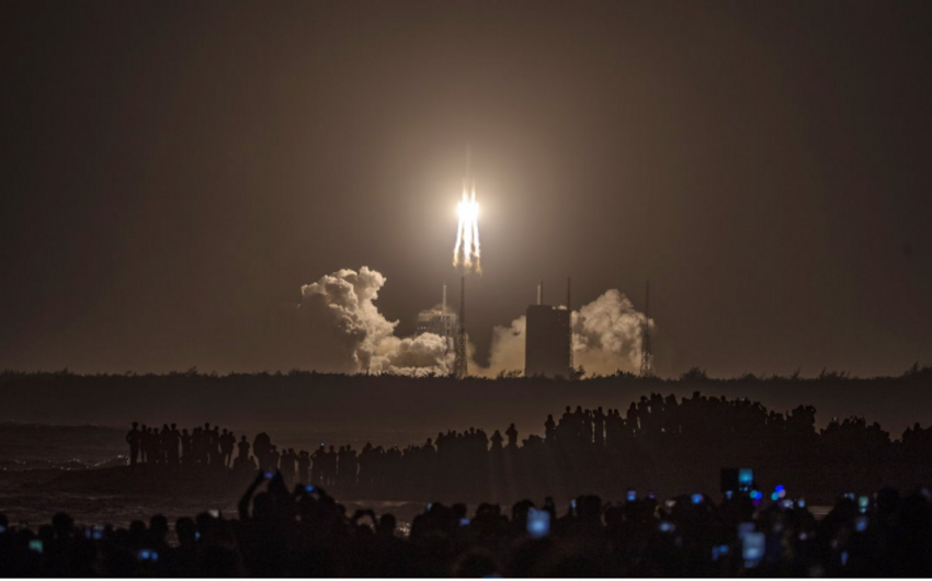 Китайский космический аппарат вышел на орбиту Луны