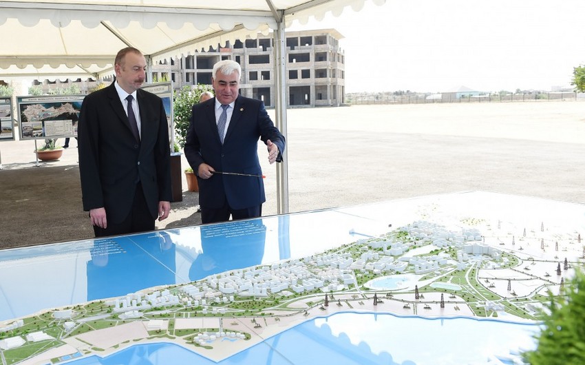 President Ilham Aliyev views plans of works to be done in center of Pirallahi