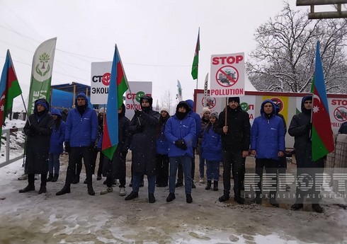 Акция протеста на дороге Ханкенди-Лачын продолжается несмотря на снегопад