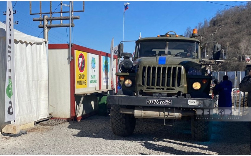 5 vehicles of Russian peacekeepers move freely on Khankandi-Lachin road