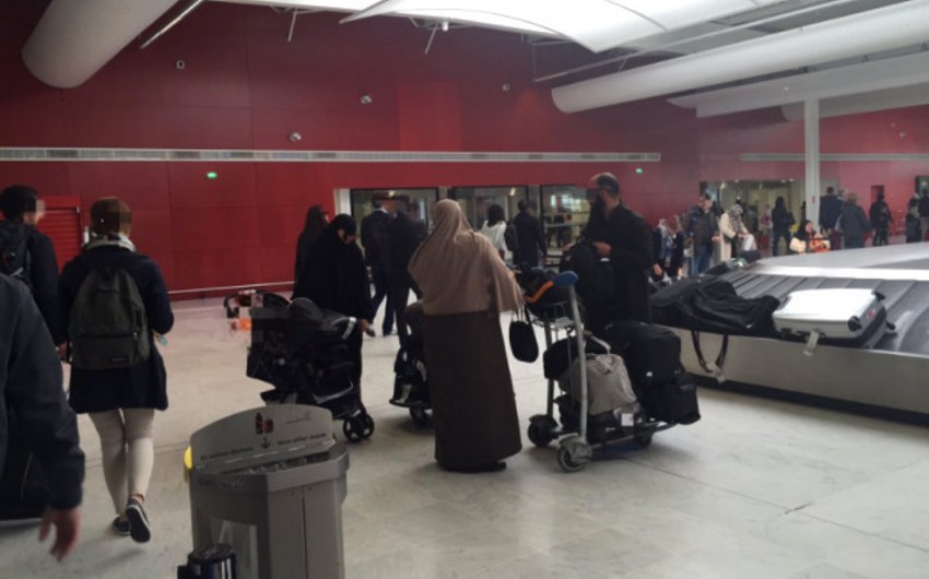 В парижском аэропорту Орли неизвестный напал на военный патруль - ВИДЕО