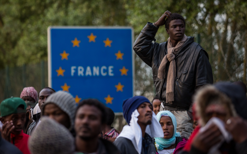 Во Франции отметили потребность страны в мигрантах в промышленности в ближайшие 10 лет