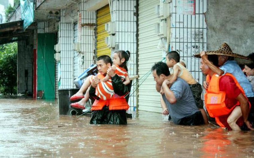 В Китае от наводнения пострадали около 12 тыс. человек