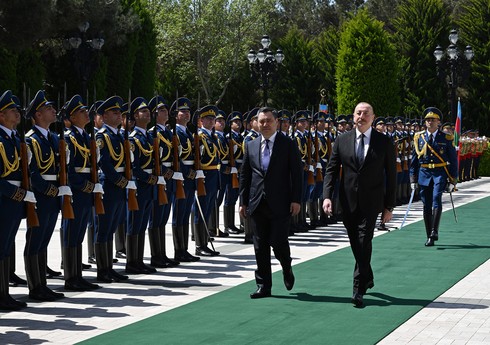 Состоялась церемония официальной встречи президента Кыргызстана