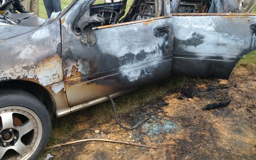 В Баку сгорел личный автомобиль сотрудника дорожной полиции