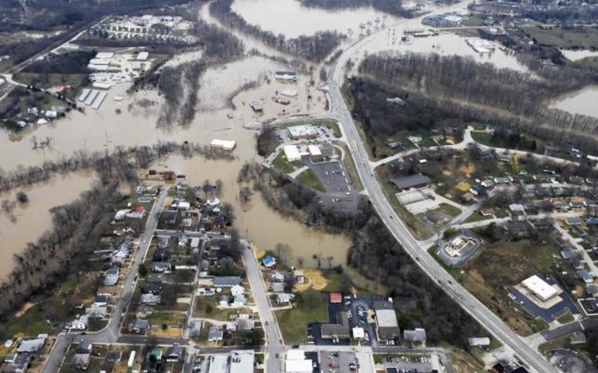 ​Национальная гвардия США эвакуирует людей на востоке страны в связи с наводнениями
