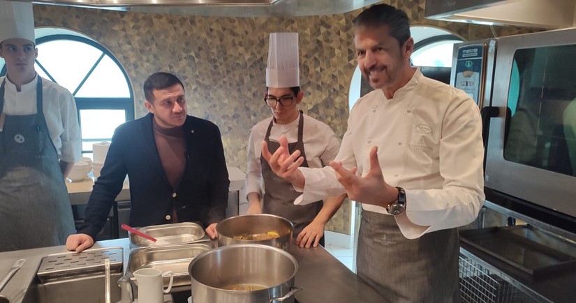 Italian chef uses Azerbaijani saffron during master class in Baku