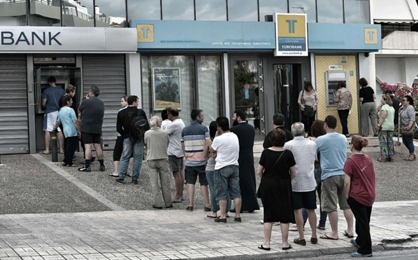 Yunanıstan bankları yenidən fəaliyyətə başlayıb