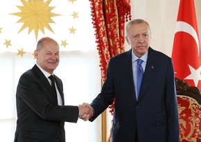 Erdogan receives German chancellor