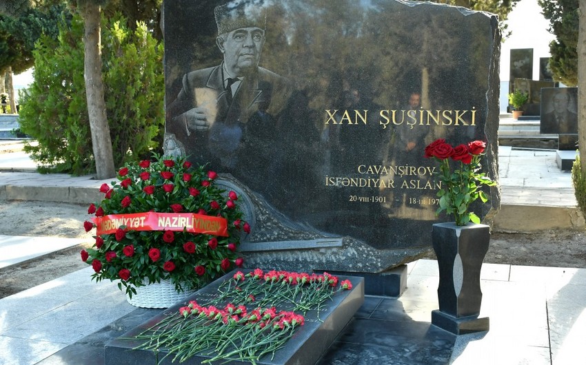 Xan Şuşinskinin məzarı ziyarət olunub