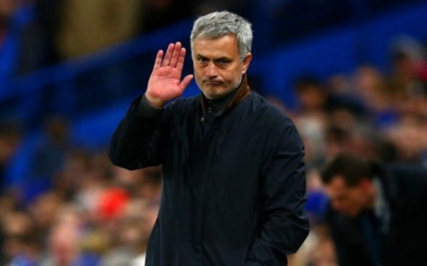 Jose Mourinho:  The pressure is on Unai Emery's Arsenal in Baku