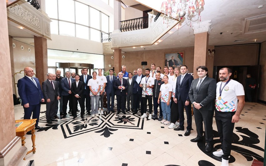 Руководство Федерации волейбола Азербайджана встретилось с победителями Кубка Европы