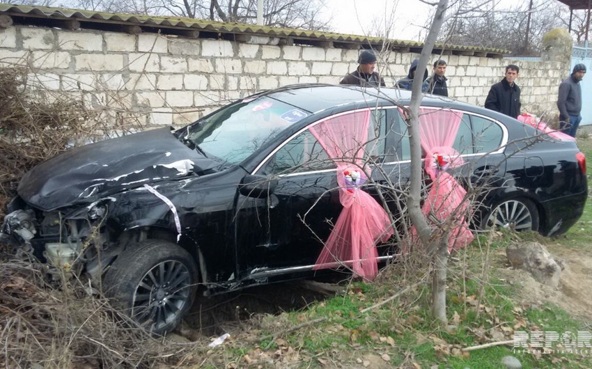 В Агдаме автомобиль заведующего отделом из свадебного кортежа сбил пешехода - ФОТО