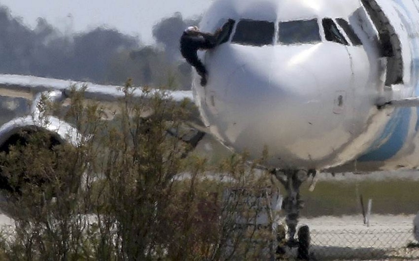 Египет потребовал экстрадиции угонщика самолета EgyptAir