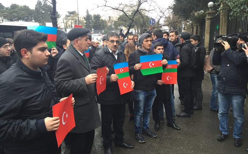 ​Азербайджанская молодежь почтила память жертв теракта в Анкаре - ФОТО